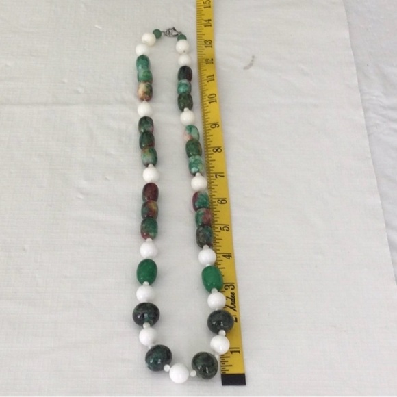 Woman’s Stone Necklace with clasp color green white some red - Picture 2 of 5